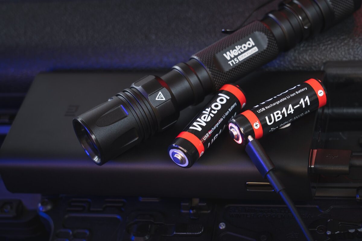 Weltool T15 LED Taschenlampe mit 1.400 Lumen – Tactical Thrower für Profis