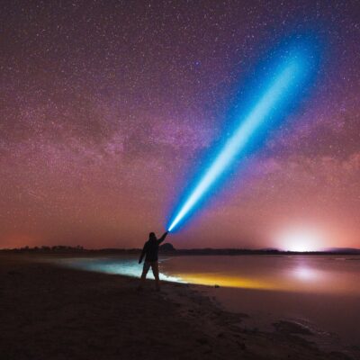 Weltool W3Pro TAC LEP Flashlight mit 547.500 Candela und 930 Lumen