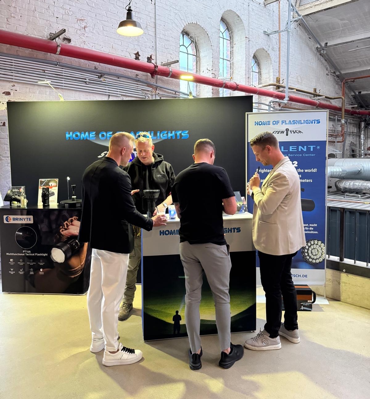 Home of Flashlights & Messeausstellungen | Brinyte LED-Taschenlampen